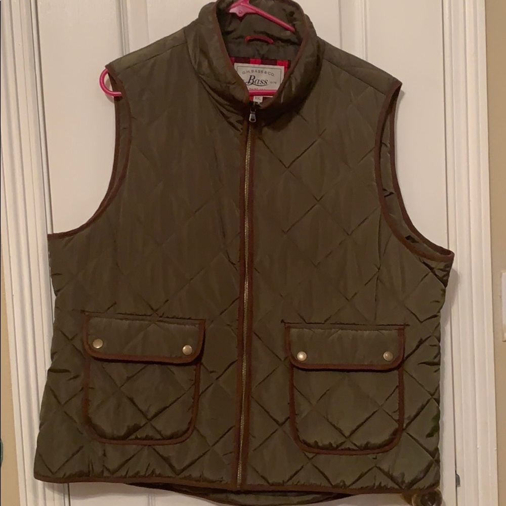 Army green puffy vest